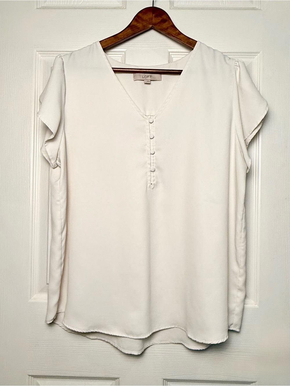 LOFT Cream V-Neck Button-Front Short Sleeve Blouse